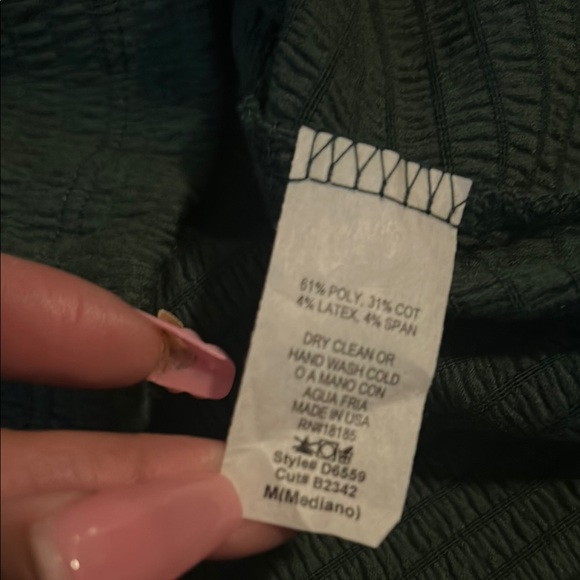 Elegant Green Sleeveless Dress - Picture 2 of 3